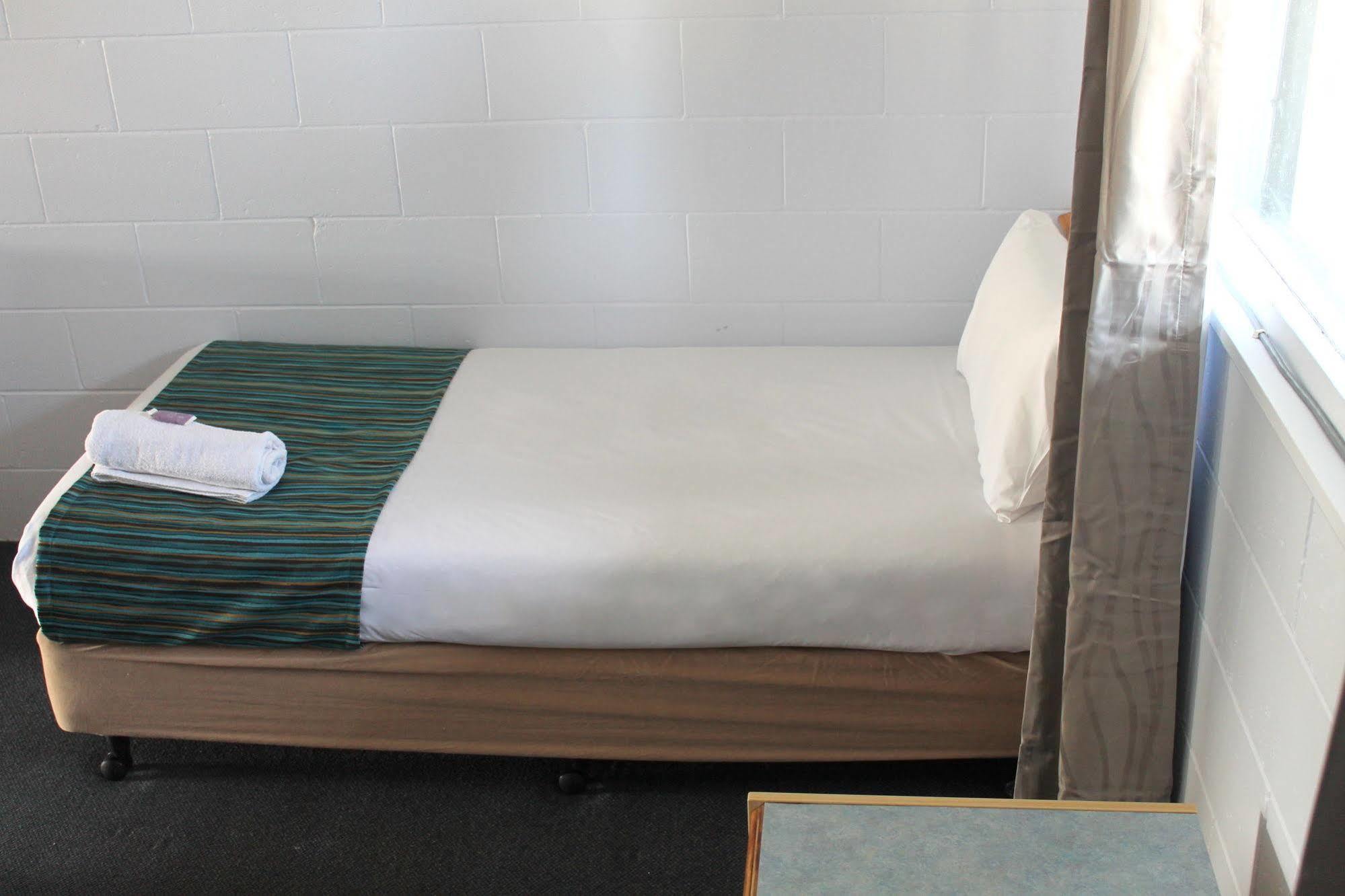 Rocky Glen Hotel Motel Gladstone Bagian luar foto