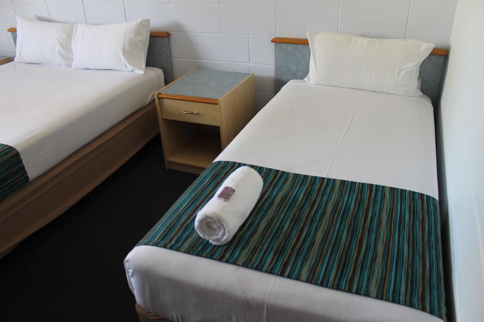 Rocky Glen Hotel Motel Gladstone Bagian luar foto