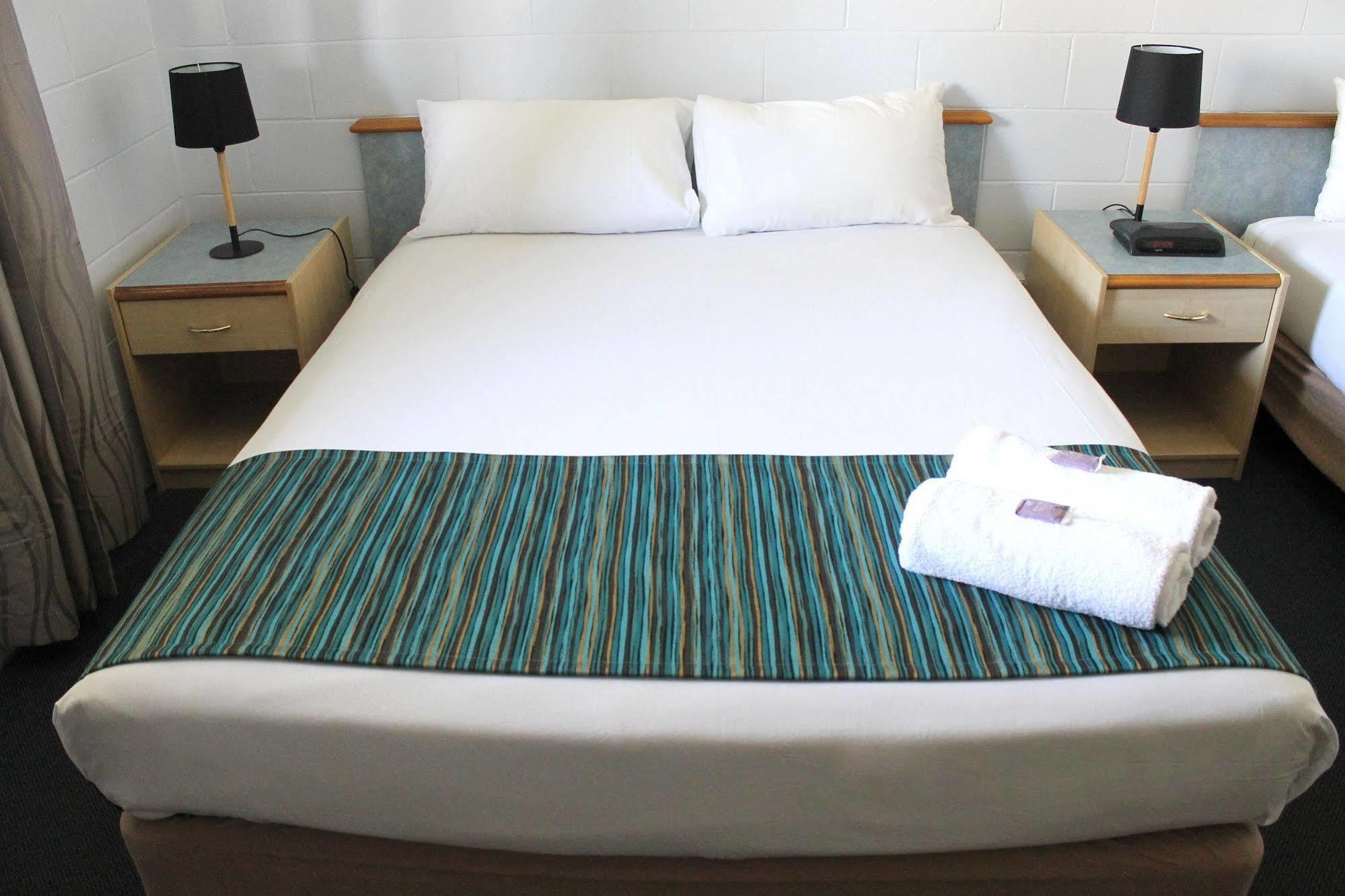 Rocky Glen Hotel Motel Gladstone Bagian luar foto